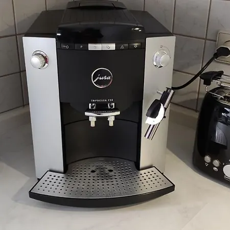 Schwarz-weiss アパート *