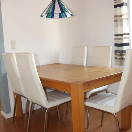 Apartment Schwarz-weiss Rust