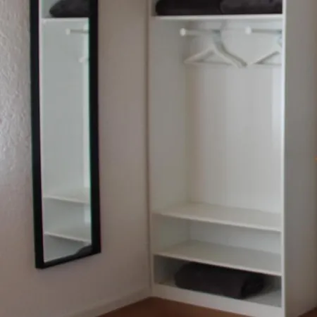Apartment Schwarz-weiss Rust
